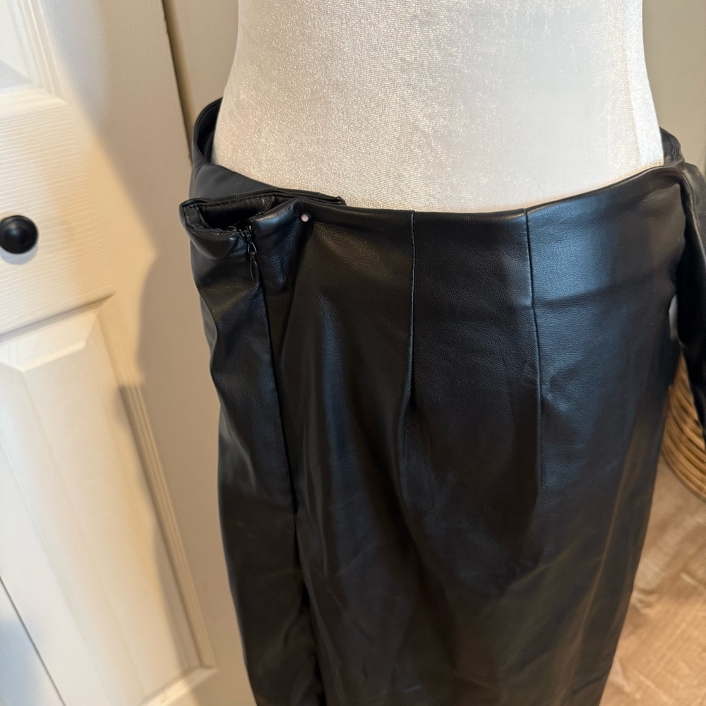 Eloquii, NWT Faux leather Black Wrap Skirt with stretch, Size 18 - Picture 7 of 12